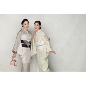 Takako Tokiwa Instagram - 発売になりました✨

きものsalon春夏号
仲間由紀恵さんとは以前からのお友達だったのに、一緒に撮影というのは初めて✨

家族的なお付き合いをさせていただいているだけに…ちょっとお互い照れながらも、やはり終始笑いに包まれた撮影になりました（笑）

インタビューでは2017年に由紀恵ちゃんと一緒に回った奥能登国際芸術祭の話も聞いてくださったり…あたたかく、楽しい撮影をありがとうございました😊✨

@kimonosalon_kateigaho 
@kateigaho 

#masatomo_moriyama （撮影）
@t_i_ban （メイク）
#伊藤和子 （着付）
@kotoba_no_furu_mori （文）
#相澤慶子 （きものコーディネート）

@okunotojp