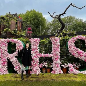 Talulah Riley Instagram - Caecilius est in horto.

🌺 Thank you very much to @thenewtinsomerset for having us to @rhschelsea yesterday. I was very excited to see the Roman garden and we had a thoroughly lovely time, despite the downpour! 🌺