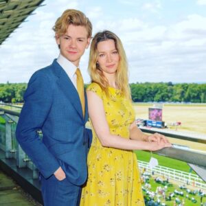 Talulah Riley Instagram - ☀️Thank you @zafrushdie @natalierushdie and @greenroomvip for a wonderful day  @ascotracecourse yesterday☀️

🐎 Afternoon tea and horses: two of my very favourite things 🐎 

💰We both gave ourselves a £5 per race limit. Thomas had an uncanny knack of picking winning horses and did very well. I was down £10 by the end of the day… 💰

🤪These photos are a continuation of my, ‘overly-emoting at sporting events,’ Instagram series🤪

👒 The boys were forced to wear our hats for the final pic. I think safe to say they wore them better 👒 

xx