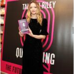 Talulah Riley Instagram - Very lucky to have the support of such gorgeous men at the launch party of my feminist-dystopian novel! 🖤@damianhurley1 🖤 @samohtsangster 🖤 ✨The Quickening is out on e-reader, audio, and hardback today. Through @waterstones or @amazon ✨ 💗photos: @davebenett for @gettyimages courtesy of @dailymail 💗 hair: my 💗 @earlsimms2 make-up: @ginakanemakeup ✨