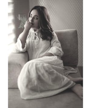 Tama Mirza Instagram - আমি আমাকে হারিয়ে আবার আমাকেই খুঁজি 🌿 @joyeeta.trisha my love 🌸