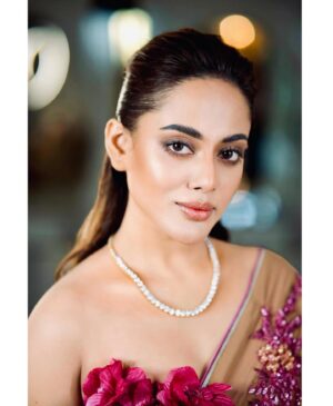 Tama Mirza Instagram - @signature.look.by.samia 🧏‍♀️