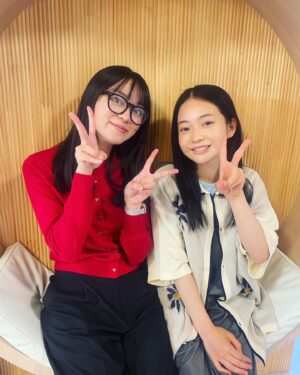 Tamaki Shiratori Instagram - ⁡
⁡
わぁーーあむちゃん発見👀
久しぶりに会えました❤️‍🔥
⁡
#深尾あむ ちゃん
#白鳥玉季 
#topcoat