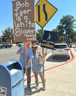 Tamara Braun Instagram - Fighting the good fight. #sagaftra #strike #solidarity