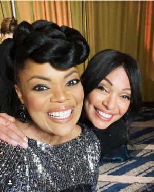 Tamara Taylor Instagram - What a magical night!! I got to present my friend #DonnaCline with a Lifetime Achievement Award AND squeeze @yvettenicolebrown✨ #adgawards @adg800