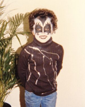 Tamara Taylor Instagram - A costume so nice I had to wear it thrice. God bless my patient mom for making my KISS dreams come true three years in a row! In my world Gene Simmons rocked an afro puff, apparently🤘🏽HAPPY HALLOWEEN and tbt!!!! 🖤🎃☠️