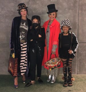 Tamara Taylor Instagram - “No one ever made a difference by being like every one else” ~ P.T. Barnum ✨🎪✨ Magical night with my God babes & BFF @iamcreesummer 🏴‍☠️ @cirquedusoleil 💄 @andrewvelazquez_