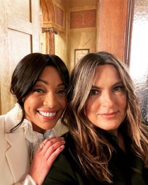 Tamara Taylor Instagram - Repost from @therealmariskahargitay
•
Angela and Olivia. Crossover queens. #SVU #OrganizedCrime