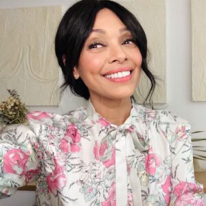 Tamara Taylor Instagram - Zoom press in three steps:

1. HYDRATE — because answering the “tough” questions can be flop-sweat inducing.
2. MUSE — because you STILL haven’t figured out where the 🤬 to look. 
3. SMILE — because the first two steps are in the rear view. Annnd here we go!!

Two more days until #L&O:OC!! 💥  #OrganizedCrime #April1 @nbclawandorder @nbc