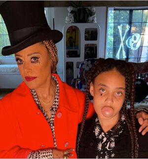 Tamara Taylor Instagram - “No one ever made a difference by being like every one else” ~ P.T. Barnum ✨🎪✨ Magical night with my God babes & BFF @iamcreesummer 🏴‍☠️ @cirquedusoleil 💄 @andrewvelazquez_