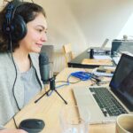 Tamara Acosta Instagram - Feliz de estudiar este arte,que es la locución y el doblaje , estoy aprendiendo muchísimo con la mejor maestra @loarayaayala! Gracias @somoschileactores y @provozchile !!!