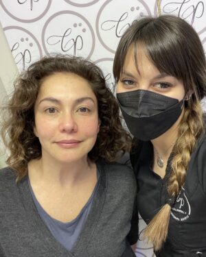 Tamara Acosta Instagram - Aquí con mi querida @karinamarquezp en @kine_cecilia_perera  ella me a#atiende con el mucho cariño y linda conversación!
Gracias  Karina y Cecilia 😍