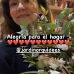 Tamara Acosta Instagram - Cosas que me hacen feliz: Tomar café Hacer teatro Las guindas Las flores. Y a ti? @jardinorquideas