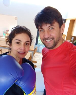Tamara Acosta Instagram - Por prescripción médica tengo que hacer ejercicio de alta intensidad cosa que me ha costado toda mi vida!!!pero menos mal que existe senseifarias@gmail.com que lo hace fácil y entretenido! Gracias Sensei y bendiciones!
Entrenamientos presenciales y online.