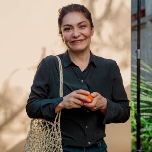 Tamara Acosta Instagram - 🎙️ Entrevista | Tamara Acosta 🎭📺

“A las tiendas Artesanías de Chile voy de manera obsesiva”, nos confesó @tamaraacostazambra en entrevista. Conoce la fundación desde sus inicios, allá por el 2002, cuando aún estudiaba en la escuela de teatro en barrio Bellavista, muy cerca de donde estaba su primera tienda📍

La actriz de cine, teatro y televisión mantiene un vínculo emocional con piezas hechas a mano desde su infancia: “no sólo hay una calidad distinta de las piezas hechas a mano, sino que también hay una historia, dedicación, amor, distintos valores que una producción en serie”.

Te invitamos a leer la entrevista completa en el link de nuestro perfil 🌐📱💻

📷 Créditos: @lygonz