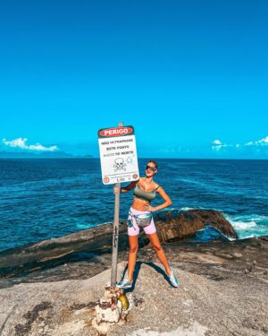 Táňa Bystroňová Instagram - 👋Ahuj kamarádi jsem zpět v Brazílii 🇧🇷, jdete 🫲 se mnou prozkoumávat krásy Rio de Janeira👟😊?
RETURN TO BRAZIL 💚💛
#riodejaneiro #rio #ipanema #ipanema_cool #ipanemabeach #riodejaneirogram #carousel #ceskaholka #brazilie