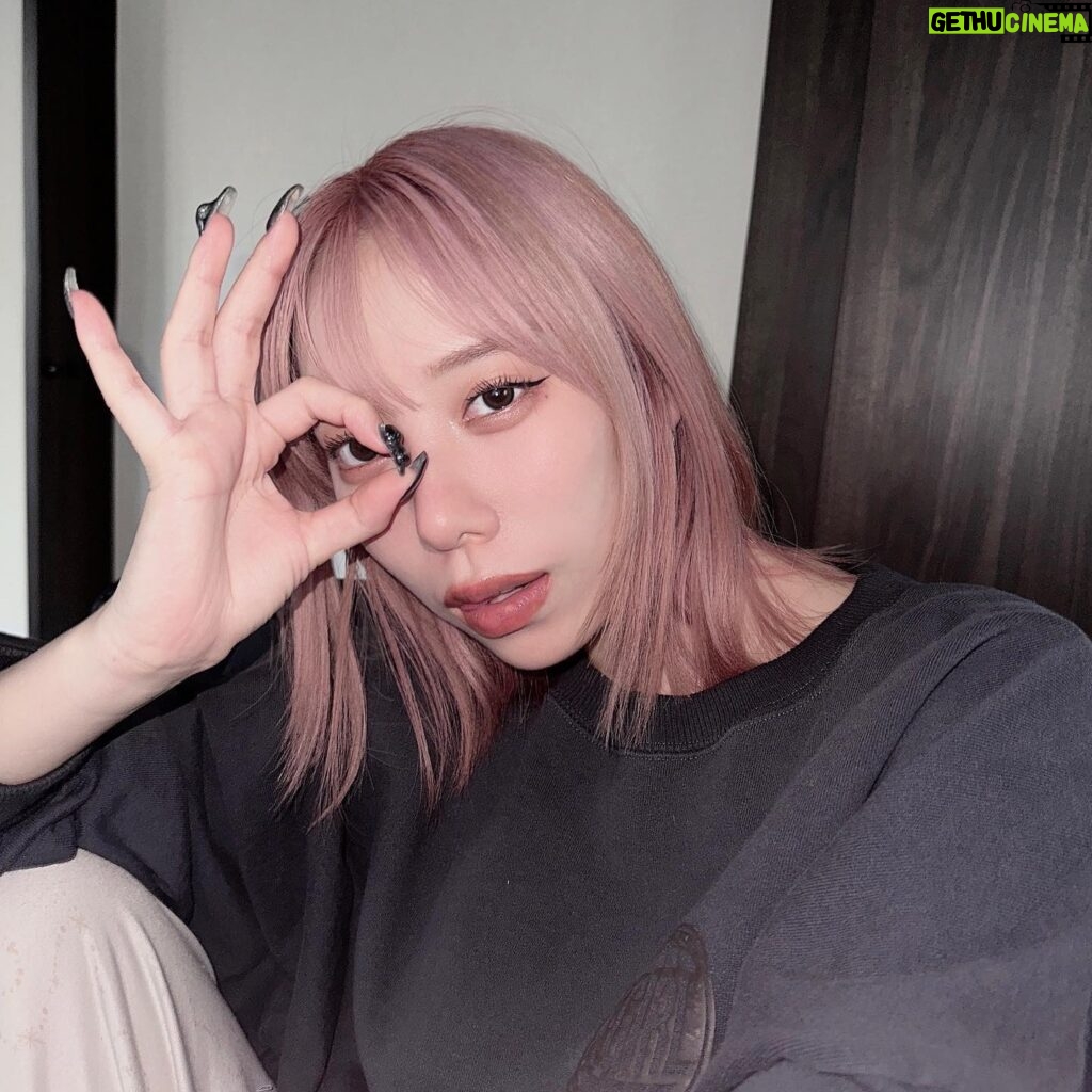 Tanakaga Instagram - 最近ピンクの気分から抜け出せなくて遂に髪の毛までピンクになりました。2年振りおかえり。