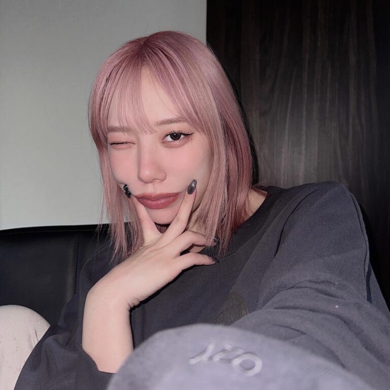 Tanakaga Instagram - 最近ピンクの気分から抜け出せなくて遂に髪の毛までピンクになりました。2年振りおかえり。