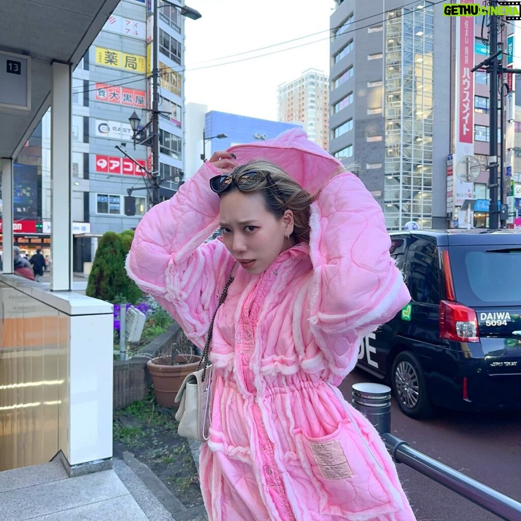 Tanakaga Instagram - 一目惚れピンクちゃん♡♡ 最後強風吹いてきて怒ってる笑