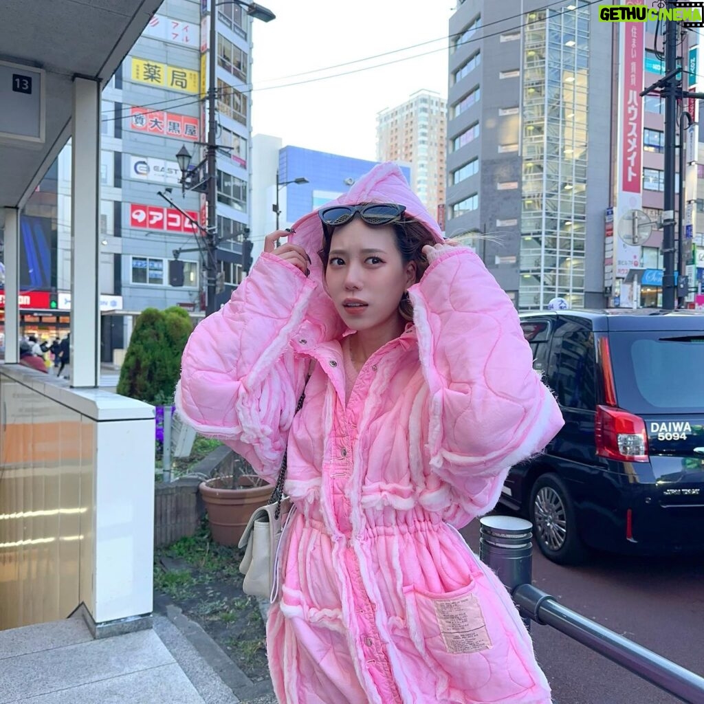 Tanakaga Instagram - 一目惚れピンクちゃん♡♡ 最後強風吹いてきて怒ってる笑