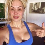 Tanea Brooks Instagram - If you ain’t sweatin’ , you ain’t workin’ #nomakeup #nofacechangefilter #idgaf #happiness #sweat #workhard #workout #therebelrub #rebel