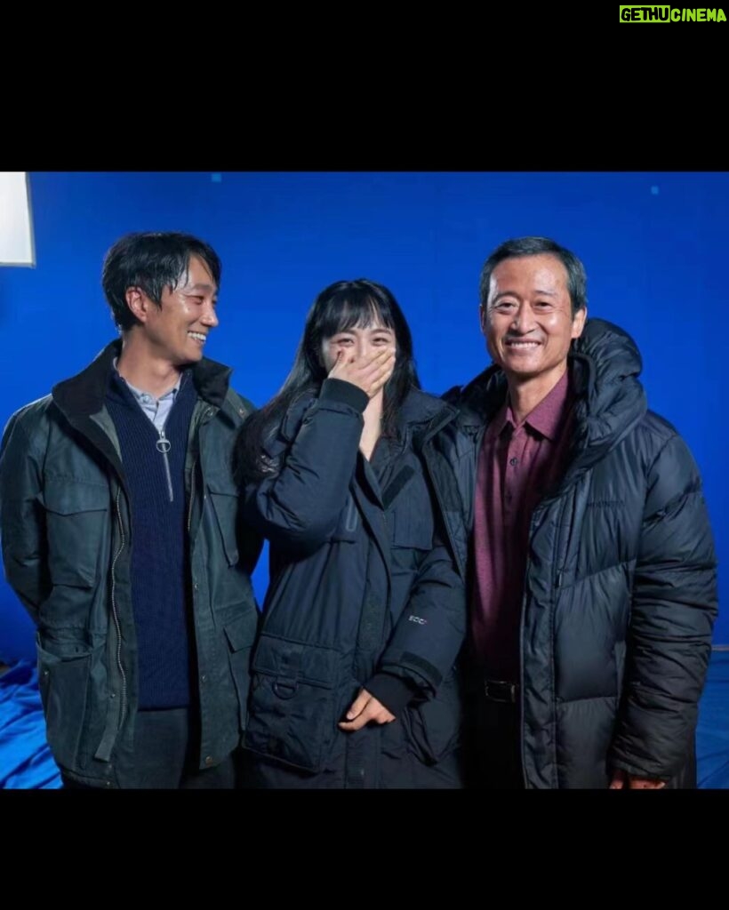 Tang Wei Instagram - 刚发现，《DECISION TO LEAVE》拍摄中的每一天、每场戏、每张照片……这些回忆，不可思议地竟然全都是快乐！[爱心]