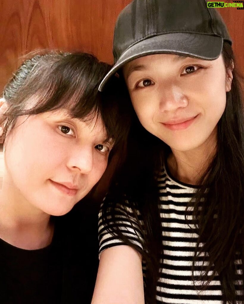 Tang Wei Instagram - 没记错的话，我们认识30年啦！这回见，你还是原来的那个你，我也还是原来那个我，都没变过，真好！