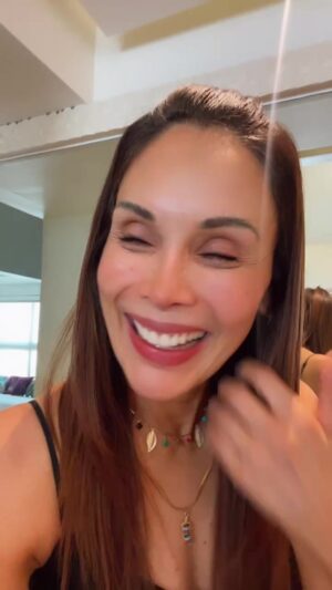 Tania Vazquez Instagram - Llegó el momento de renovar ! 

Hay momentos en la vida que te piden cambiar y el cambio ahora será desde mi closet, lo cual estoy  aprendiendo muchísimo sobre mi estilo y mucho más. 

A veces da mucho miedo sacar las prendas por muchas cosas pero ya cuando te dicen el por qué ya no deben de estar en tu closet… todo cambia ! Y aquí @michelleavilastylist me está ayudando y enseñando cómo armar nuevos looks y saber qué prendas necesita mi closet en esta etapa de mi vida. 

Emocionada al Máximo ! 

Hagan este ejercicio al menos una vez al año.