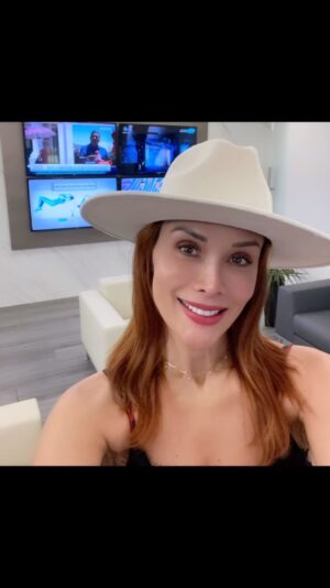 Tania Vazquez Instagram - La vida es una colección de momentos y siempre de aprendizaje , tratemos de tomar lo mejor para estar en paz con nosotros mismo y los que nos rodean 🙏🏻

PURO AMOR 💜🫶