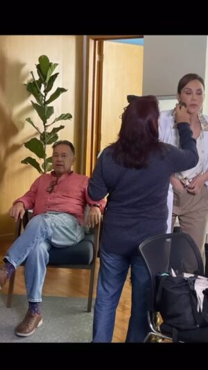 Tania Vazquez Instagram - No tengo palabras para expresar el dolor y tristeza por tu partida inesperada  @nicandrodiazof , aún no lo creo , acabo de hablar contigo el Viernes y nos organizamos para  saludarnos después de Pascua y ahora te nos adelantas , siento un dolor muy grande por tu partida 😞 te quiero mucho Nicandro y te guardaré en mi corazón y como tú siempre decías ESO 😞🙏🏻🙏🏻🙏🏻🙏🏻♥️😘