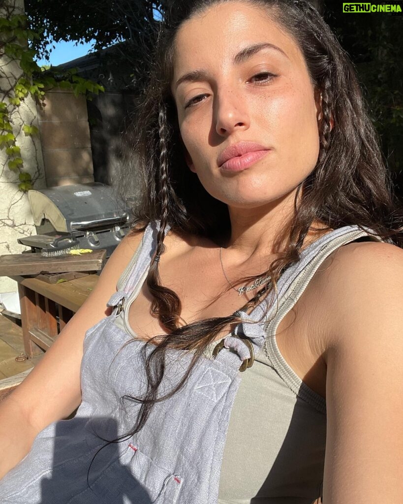 Tania Raymonde Instagram - sprung out 🐣