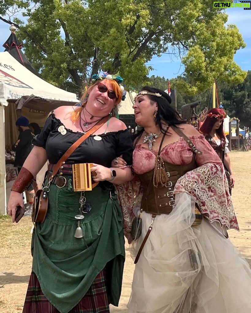 Tania Raymonde Instagram - drank meade braved a maze chilled w goats curtsied like maidens and basically went medieval as F at Ren Faire with @imdanadelorenzo