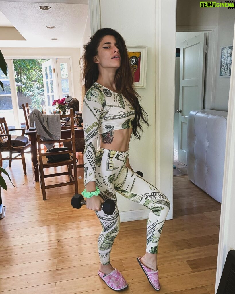 Tania Raymonde Instagram - great Amazon outfit purchase. Wearing this everywhere. 5 stars.