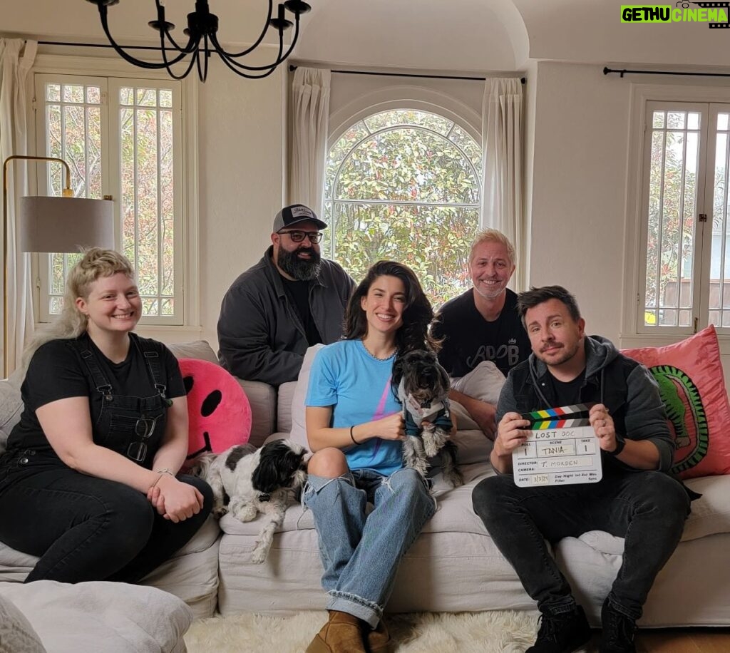 Tania Raymonde Instagram - had a blast revisiting the hatch for the new @gettinglostdoc talking smoke monsters polar bears and not Penny’s boat! Thanks to @taylor2d2 and @popmotionpictures can’t wait to see it~ #gettinglostdoc 🏝️