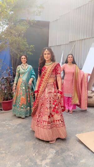 Tanisha Mehta Instagram - Masti on set with my beautiful girls 💗

#insta #instagood #instalike #instalove #dance #foryou