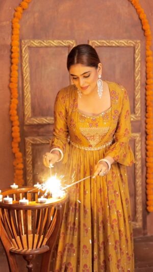 Tanisha Mehta Instagram - ✨💰🪔🌙💥🌟

#diwali