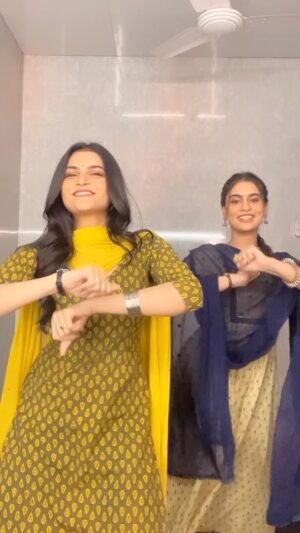 Tanisha Mehta Instagram - Humko kya khabar 🤷🏻‍♀️💕

#tanvishewale #tanishamehta #lagjagale #reelsinstagram #reels