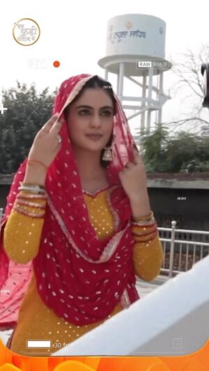 Tanisha Mehta Instagram - Captured the adorable BTS moments of our favourite Tanisha Mehta aka Heer on the sets of ‘Ikk Kudi Punjab Di’ ❤
Dekhiye ek nayi kahaani #IkkKudiPunjabDi, 21st November se, har roz, shaam 7 baje, sirf #ZeeTV par.

#ZeeTV 

@tanishaamehta_
