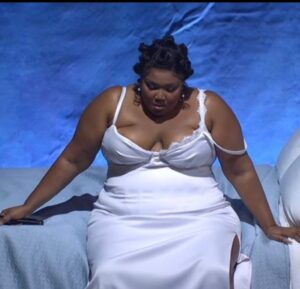 Tanisha Scott Instagram - LIZZO X SNL 🦋🦋🦋 ANNIE LEE “Blue Monday”