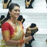 Tanisha Kuppanda Instagram - ❤️ಸರ್ವರಿಗೂ ಯುಗಾದಿ ಹಬ್ಬದ ಶುಭಾಶಯಗಳು🎋 . Most awaited Inauguration vedio of our @kuppandasjewellery Owned By @tanishakuppanda Chief guest for the event @loosemada_yogi . . . . @rk_2328 @dude_suri . . . @tanisha_kuppanda_fc @tanisha_winner_forever @queen_tanishakuppanda @benki5180 @benki_the_bossy.queen01 @tanishakuppanda01 @tanishakuppandaofficial . . . . . . #inauguration #tanishakuppanda #loosemadayogi #vinaygowda #karthikmahesh #namrathagowda .