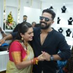Tanisha Kuppanda Instagram - KUPPANDAS JEWELLERY’S ಬಿಗ್ ಬಾಸ್ ಮನೆಯಲ್ಲಿ ತನಿಶಾ ತನ್ನ ಕನಸಿನ ಬಗ್ಗೆ ಬಹಳ ಉತ್ಸುಕಳಾಗಿ ಹೇಳುತ್ತಿದ್ದಾಗ ಆಲಿಸಿದ್ದೆ ಇಂದು ಗೆಳತಿ ತನಿಶಾಳ ಕನಸು ನನಸಾಗಿದೆ ನಿನ್ನ ಮುಂದಿನ ಎಲ್ಲಾ ಕೆಲಸಗಳು ಯಶಸ್ವಿಯಾಗಲಿ ಎಂದು ಪ್ರೀತಿಯಿಂದ ಆಶಿಸುವೆ