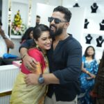 Tanisha Kuppanda Instagram - KUPPANDAS JEWELLERY’S ಬಿಗ್ ಬಾಸ್ ಮನೆಯಲ್ಲಿ ತನಿಶಾ ತನ್ನ ಕನಸಿನ ಬಗ್ಗೆ ಬಹಳ ಉತ್ಸುಕಳಾಗಿ ಹೇಳುತ್ತಿದ್ದಾಗ ಆಲಿಸಿದ್ದೆ ಇಂದು ಗೆಳತಿ ತನಿಶಾಳ ಕನಸು ನನಸಾಗಿದೆ ನಿನ್ನ ಮುಂದಿನ ಎಲ್ಲಾ ಕೆಲಸಗಳು ಯಶಸ್ವಿಯಾಗಲಿ ಎಂದು ಪ್ರೀತಿಯಿಂದ ಆಶಿಸುವೆ