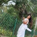 Tanisha Kuppanda Instagram - Everything has beauty, but not everyone sees it 😉 Outfit : @classy_renthouse Jewels: @kuppandasjewellery #benki #kuppandasjewelry #tani #tanisha #tanishakuppanda #benkitanisha #kannada #white #live #love #peace