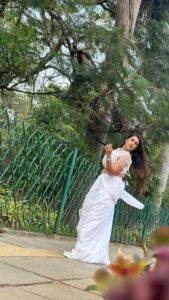 Tanisha Kuppanda Instagram - Everything has beauty, but not everyone sees it 😉 Outfit : @classy_renthouse Jewels: @kuppandasjewellery #benki #kuppandasjewelry #tani #tanisha #tanishakuppanda #benkitanisha #kannada #white #live #love #peace