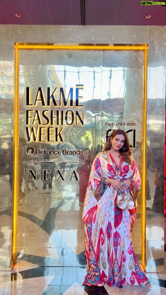 Tanvi Thakkar Instagram - GRWM for the #lakmeindiafashionweek and #creatorsunitedgr 💋 Outfit 1 @rajdeep.ranawat.official Outfit 2 @aahava_couture Makeup by @falgunikapasi_mua Shot by @zahra_thanawala Accessories @vintage_velvet_ @barewear.in Makeup Breakdown Primer : @bobbibrownindia Vitamin Enriched Face And Eye Base Concealer : @quenchbotanics Brightening Concealer In Medium Foundation: @chanel.beauty Les Beiges In B40 Eyes: @anastasiabeverlyhills Soft Glam Palette Blush 1 : @pixibeauty On The Glow Blush in Fleur Blush 2 : @nudestix in Dolce Darlin Blush 3 : @hudabeauty Glowish in 04 Charming Cherry Blush 4 : @makeuprevolutionindia Super Dewy Liquid Highlight in Pink Lights Lips : @inglot_india Lipliner (for eyes) @kaybykatrina #tanvithakker #grwm #grwmmakeup #grwmreel #rajdeepranawat #kaftan #aahavacouture #pantsuit #accessories #vintagevelvet #barewear #nipplepasties #bobbibrown #quenchbotanics #chanelbeauty #chanelfoundation #anastasiabeverlyhills #softglampalette #softglam #pixi #ontheglow #glowish #hudabeauty #nudestix #makeuprevolution #inglot #newmom #workingmom