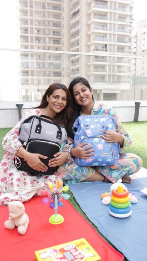 Tanvi Thakkar Instagram - Diaper check ✅️ 
Bottle check ✅️ 
Toys check ✅️ 
Swaddle check ✅️ 
A never-ending checklist requires a diaper bag from  @BUMTUMBABYCARE that accommodates it all. 

Check out on Amazon & Flipkart. Currently running offers! 
#SpaciousDiaperBag #DiaperBag #BabyDiaperBag
#colab #paidpartnership