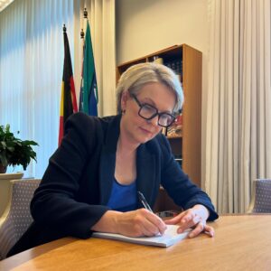 Tanya Plibersek Instagram - About to introduce some pretty important legislation to set up Australia’s first national independent environment protection agency. A big step forward for nature.
