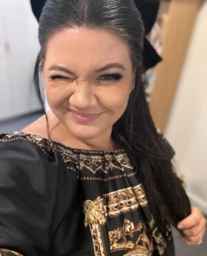 Tanya Hennessy Instagram - Please know right now my hair unwashed and has been for the last 6 days and I’m in pjs at 11am.