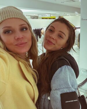 Tara Holt Instagram - Happiest birthday to my sister @mayadonovanyoga, the brightest shiniest light. I am beyond grateful for our friendship. I think I’d internally combust if I didn’t have you by my side in this crazy life. I love you and am the luckiest to have found you! 🥰💫💜👯‍♀️