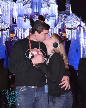 Tara-Nicole Azarian Instagram - 🎉Happy New Year🎉
.
.
#happynewyear #happy2024 #disneycouple #Disneyland #actuallyautistic #cutecouples #OfficialTaraCosplay #disabledcosplayer